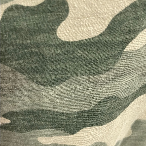 GUC Old Navy Camouflage Green Women's Top Size 3X - Picture 6 of 8